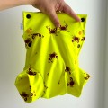 pieluszka do wody neon kraby 2.jpg
