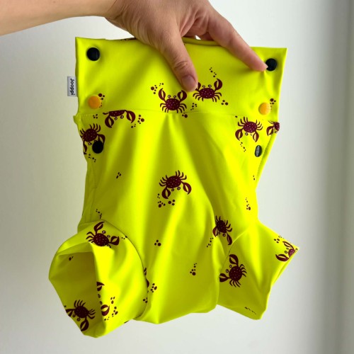 pieluszka do wody neon kraby 2.jpg